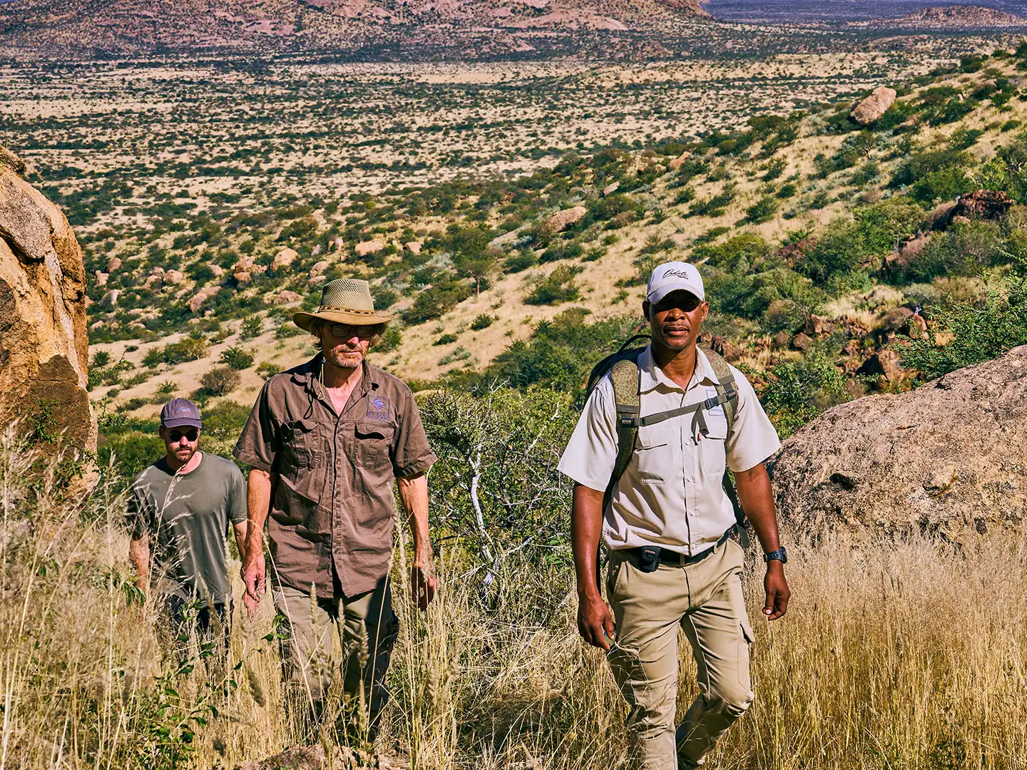 218 Ondili aktivitaet-guided-walk-erongo_md